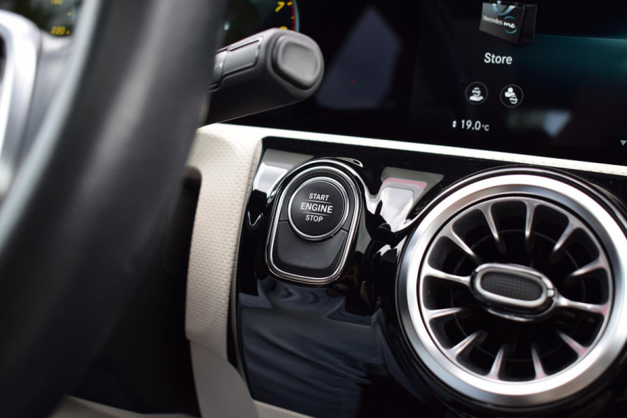 Mercedes-Benz A-Klasse 250 e Business Solution Luxury Limited | Pano | Leer | Burmester | Stoelverwarming