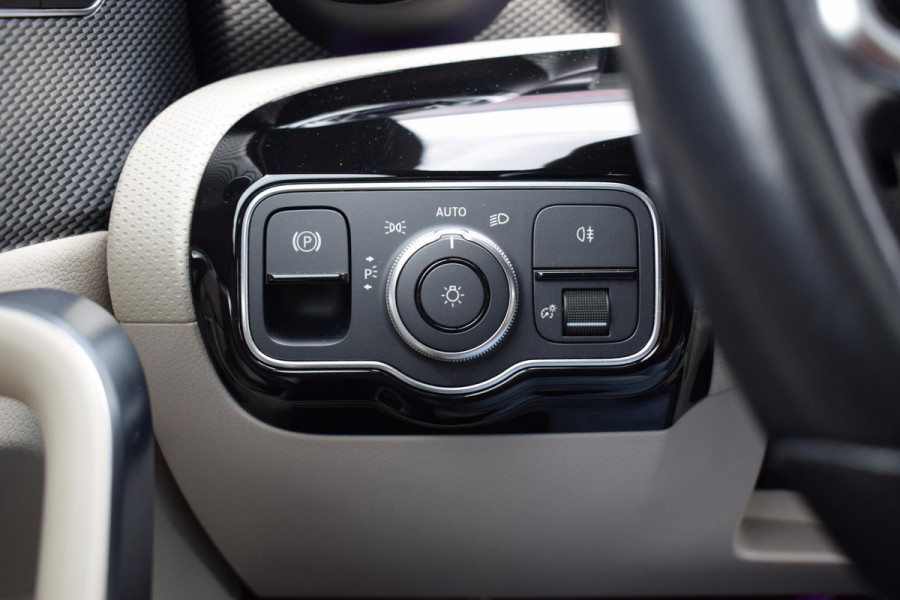 Mercedes-Benz A-Klasse 250 e Business Solution Luxury Limited | Pano | Leer | Burmester | Stoelverwarming