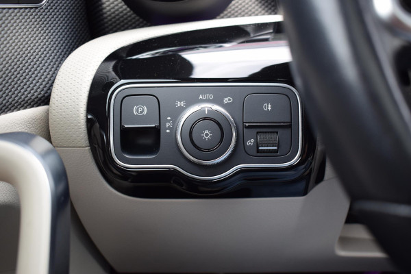 Mercedes-Benz A-Klasse 250 e Business Solution Luxury Limited | Pano | Leer | Burmester | Stoelverwarming