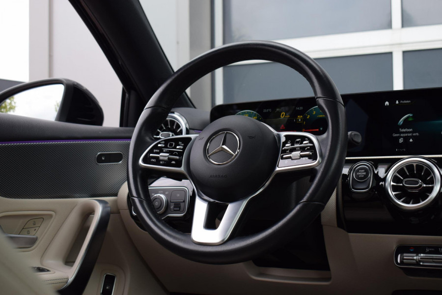 Mercedes-Benz A-Klasse 250 e Business Solution Luxury Limited | Pano | Leer | Burmester | Stoelverwarming