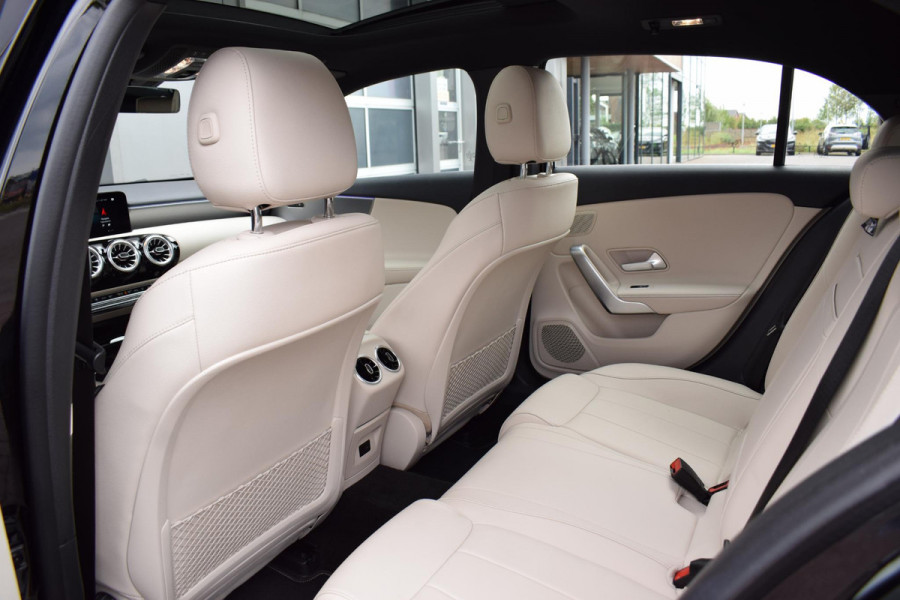 Mercedes-Benz A-Klasse 250 e Business Solution Luxury Limited | Pano | Leer | Burmester | Stoelverwarming