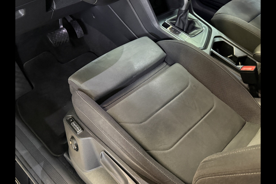 Volkswagen Tiguan 1.4 TSI eHybrid R-Line Business+ | Camera | Stoelverwarming | Dodehoeksensoren
