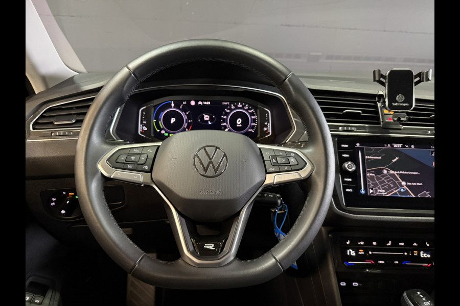 Volkswagen Tiguan 1.4 TSI eHybrid R-Line Business+ | Camera | Stoelverwarming | Dodehoeksensoren