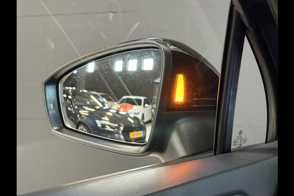 Volkswagen Tiguan 1.4 TSI eHybrid R-Line Business+ | Camera | Stoelverwarming | Dodehoeksensoren