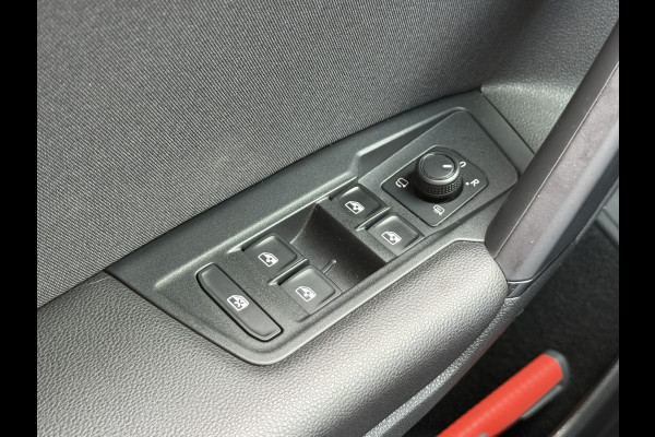 Volkswagen Tiguan 1.4 TSI eHybrid R-Line Business+ | Camera | Stoelverwarming | Dodehoeksensoren