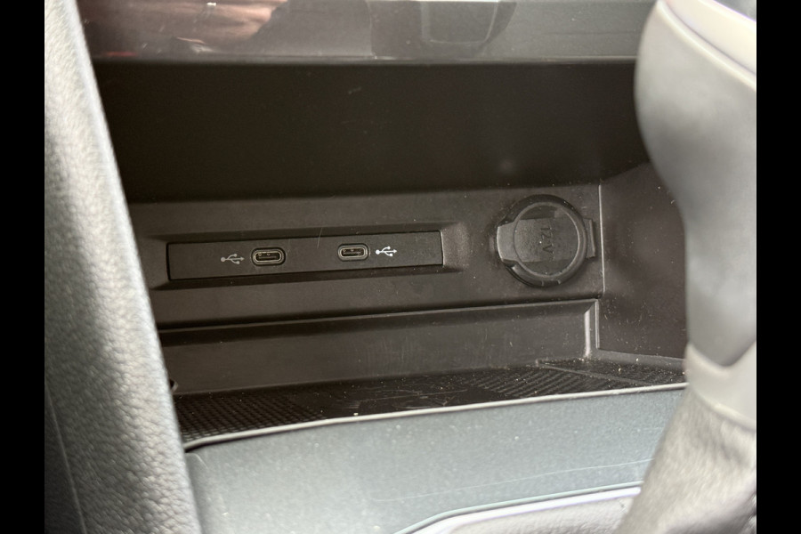 Volkswagen Tiguan 1.4 TSI eHybrid R-Line Business+ | Camera | Stoelverwarming | Dodehoeksensoren