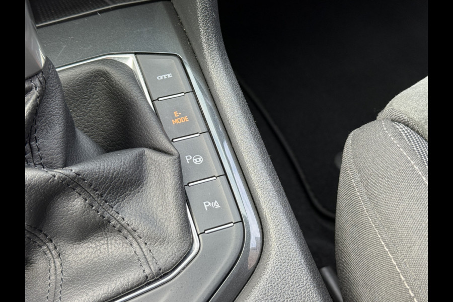 Volkswagen Tiguan 1.4 TSI eHybrid R-Line Business+ | Camera | Stoelverwarming | Dodehoeksensoren