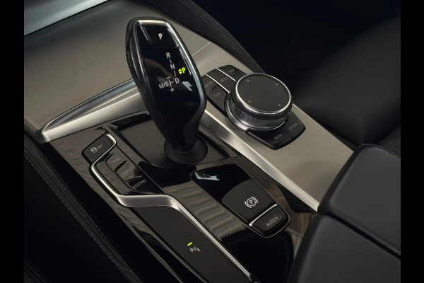 BMW 5 Serie 530i High Executive (NL-auto, Dealer OndH, Navi, StoelV, Harman/Kardon, Camera, Head-up, Comfort Stoelen, Etc)