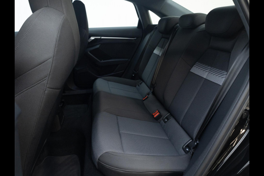 Audi A3 Limousine 35 TFSI Business edition 150 pk S-tronic | Navigatie | Parkeersensoren achter | Cruise control | LED koplampen | Apple Carplay/Android Auto |
