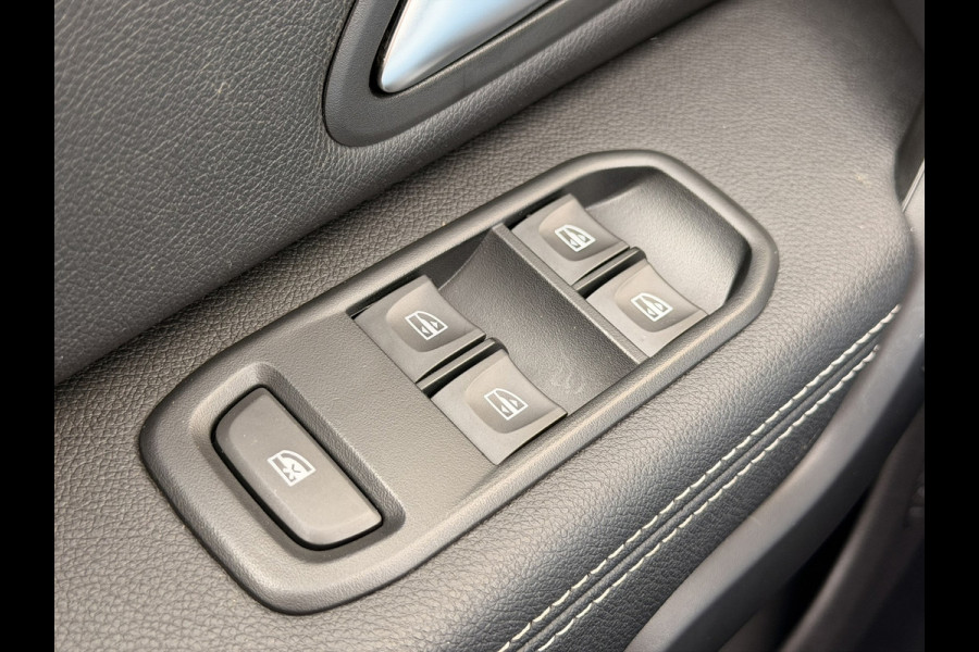 Dacia Duster 1.3 TCe Prestige Automaat Trekhaak CarPlay Camera DAB Cruise