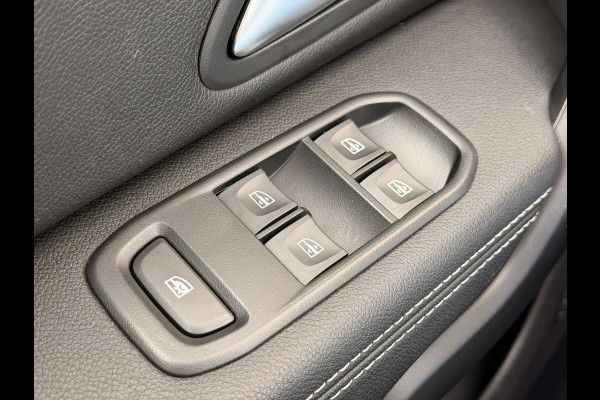 Dacia Duster 1.3 TCe Prestige Automaat Trekhaak CarPlay Camera DAB Cruise