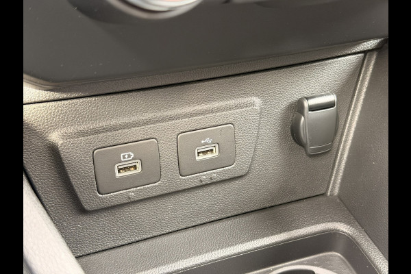 Dacia Duster 1.3 TCe Prestige Automaat Trekhaak CarPlay Camera DAB Cruise