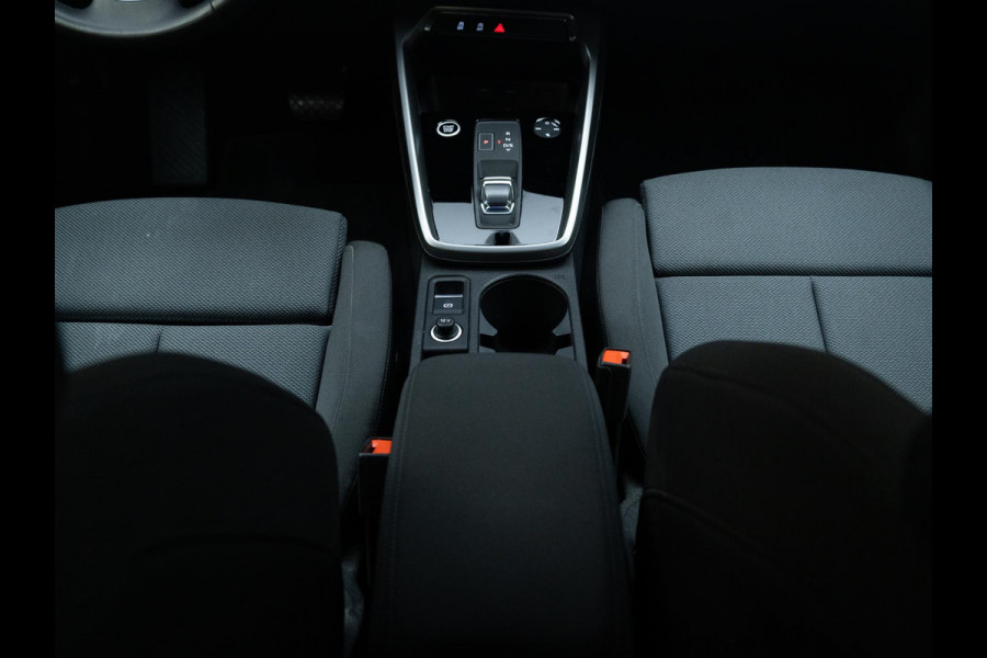 Audi A3 Limousine 35 TFSI Business edition 150 pk S-tronic | Navigatie | Parkeersensoren achter | Cruise control | LED koplampen | Apple Carplay/Android Auto |