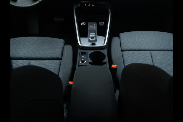 Audi A3 Limousine 35 TFSI Business edition 150 pk S-tronic | Navigatie | Parkeersensoren achter | Cruise control | LED koplampen | Apple Carplay/Android Auto |