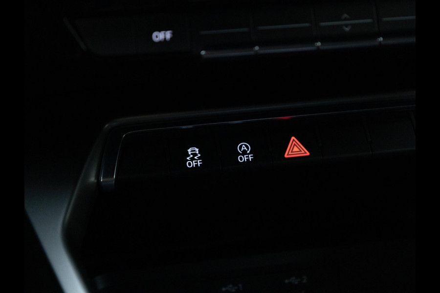 Audi A3 Limousine 35 TFSI Business edition 150 pk S-tronic | Navigatie | Parkeersensoren achter | Cruise control | LED koplampen | Apple Carplay/Android Auto |