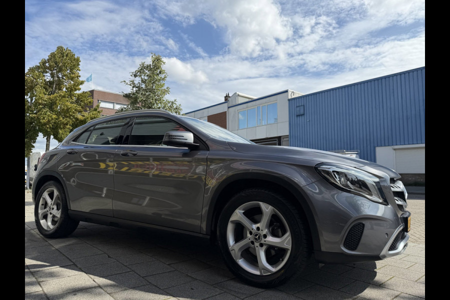 Mercedes-Benz GLA 180 Urban Sport - Navigatie I Airco I 1/2 Leder Sport interieur & Velgen I LED I Camera - PDC I