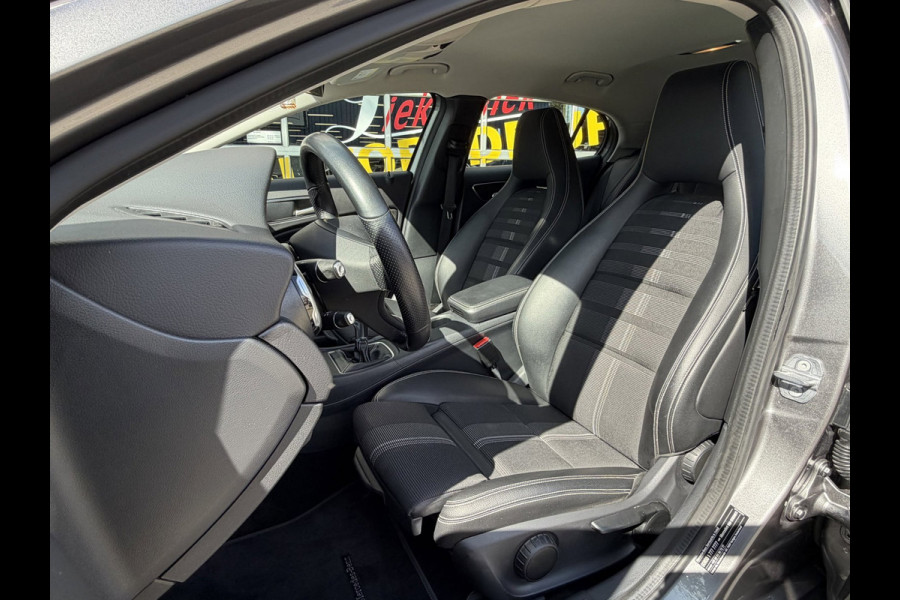 Mercedes-Benz GLA 180 Urban Sport - Navigatie I Airco I 1/2 Leder Sport interieur & Velgen I LED I Camera - PDC I