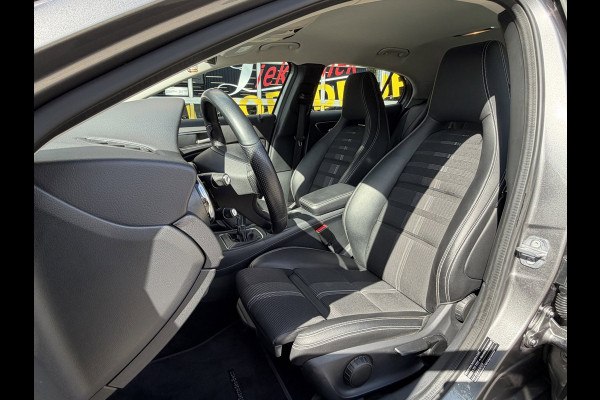 Mercedes-Benz GLA 180 Urban Sport - Navigatie I Airco I 1/2 Leder Sport interieur & Velgen I LED I Camera - PDC I