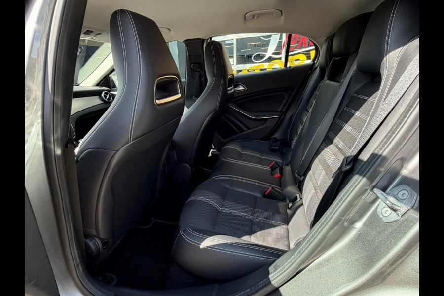 Mercedes-Benz GLA 180 Urban Sport - Navigatie I Airco I 1/2 Leder Sport interieur & Velgen I LED I Camera - PDC I