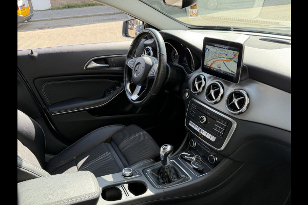 Mercedes-Benz GLA 180 Urban Sport - Navigatie I Airco I 1/2 Leder Sport interieur & Velgen I LED I Camera - PDC I