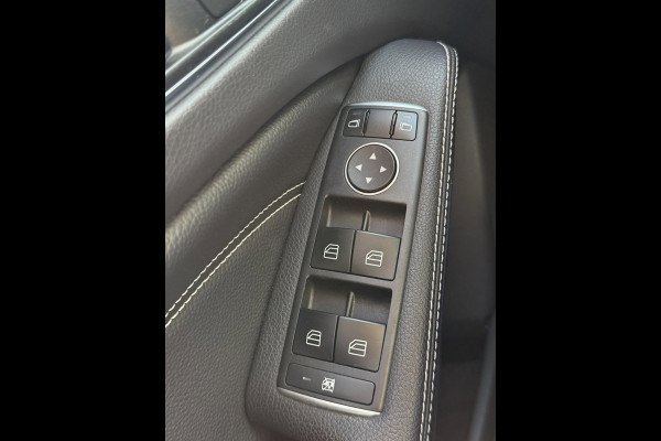 Mercedes-Benz GLA 180 Urban Sport - Navigatie I Airco I 1/2 Leder Sport interieur & Velgen I LED I Camera - PDC I