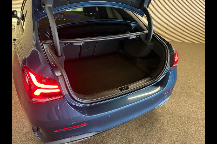 Mercedes-Benz A-Klasse 180 Sedan AMG STYLING-PANORAMA-MEMORY-NIGHT-KEYLESS-CAMERA-SFEER-COMPLEET