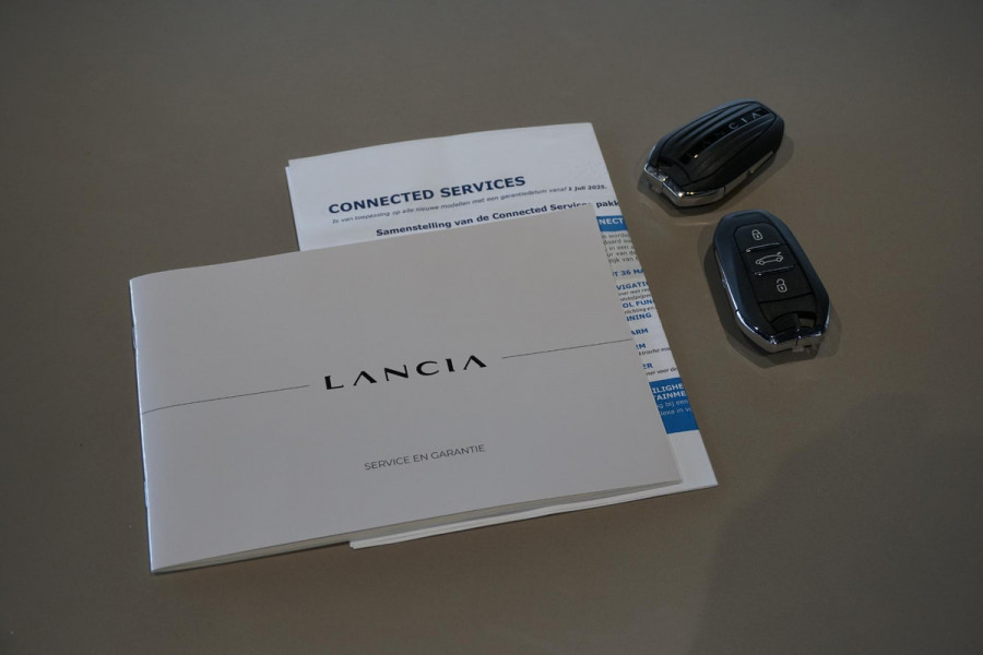 Lancia Ypsilon Edizione Limitata 51 kWh + 360° CAMERA / DODEHOEK / BEKLEDING FLUWEEL / SFEERVERLICHTING