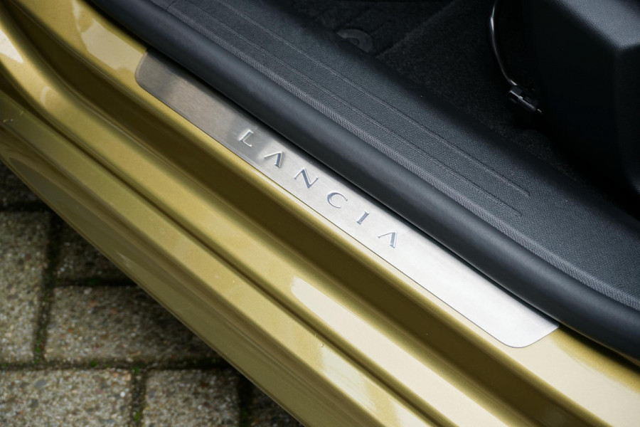 Lancia Ypsilon Edizione Limitata 51 kWh + 360° CAMERA / DODEHOEK / BEKLEDING FLUWEEL / SFEERVERLICHTING