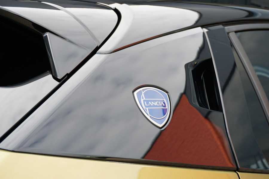 Lancia Ypsilon Edizione Limitata 51 kWh + 360° CAMERA / DODEHOEK / BEKLEDING FLUWEEL / SFEERVERLICHTING