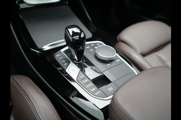 BMW X3 xDrive30e PHEV FACELIFT 293pk Dealer O.H | Trekhaak | Panodak | 360 Camera | Lederen Sportstoelen Verwarmd | Cruise Control | Apple Carplay | Virtual | Navigatie | DAB | 18"L.M | Plug In Hybrid |