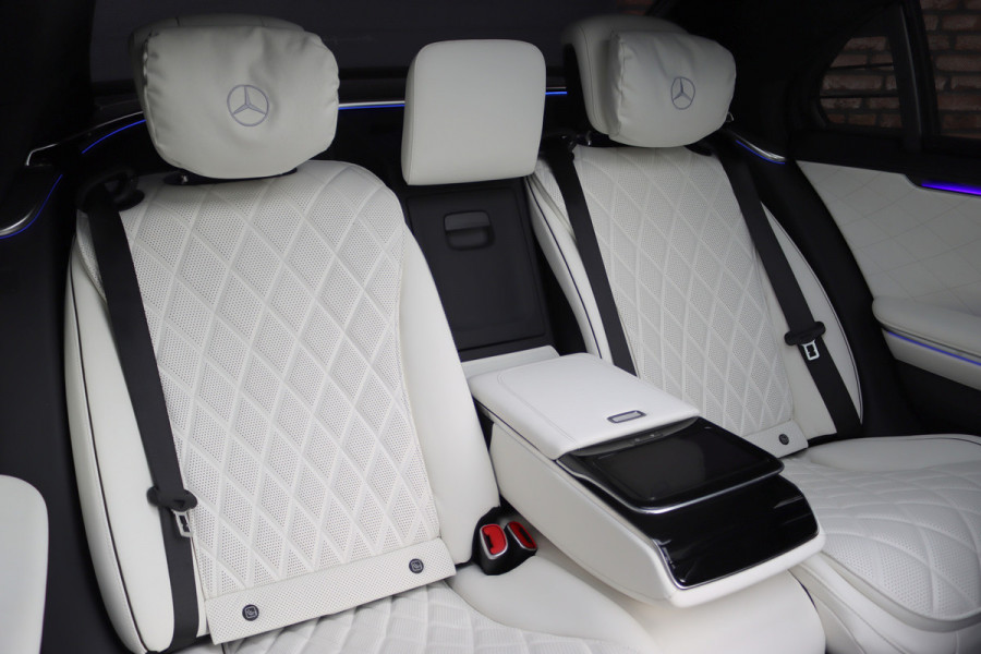 Mercedes-Benz S-Klasse 580 e 4MATIC Lang AMG Line | Manufaktur | Airmatic | Chauffeurspakket | Achterasbesturing | Augmented HUD | Distronic+ | Burmester | Exclusief Nappa Leder | 3D-Display | Vlakkenverwarming | Zonweringspakket |