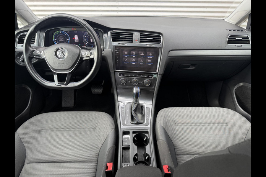 Volkswagen e-Golf e-Golf 2e Eigenaar|Navi|Camera|Virtual Cockpit|Carplay|Stoelverwarming|N.A.P|APK tot 01-2027