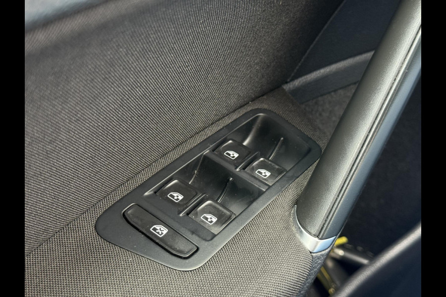 Volkswagen e-Golf e-Golf 2e Eigenaar|Navi|Camera|Virtual Cockpit|Carplay|Stoelverwarming|N.A.P|APK tot 01-2027