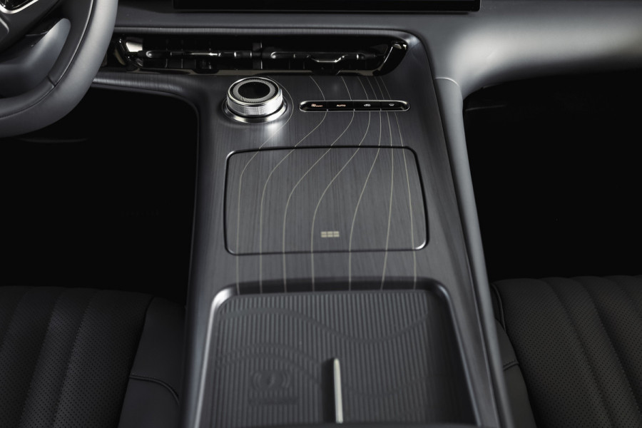 GEELY E5 Max+ 68 kWh | Pano | 360 Camera | V2L | Warmtepomp | HUD | Stoelverwarming & verkoeling | Massagestoelen+Memory | Elek. klep | Flyme |  | 19" | 2335