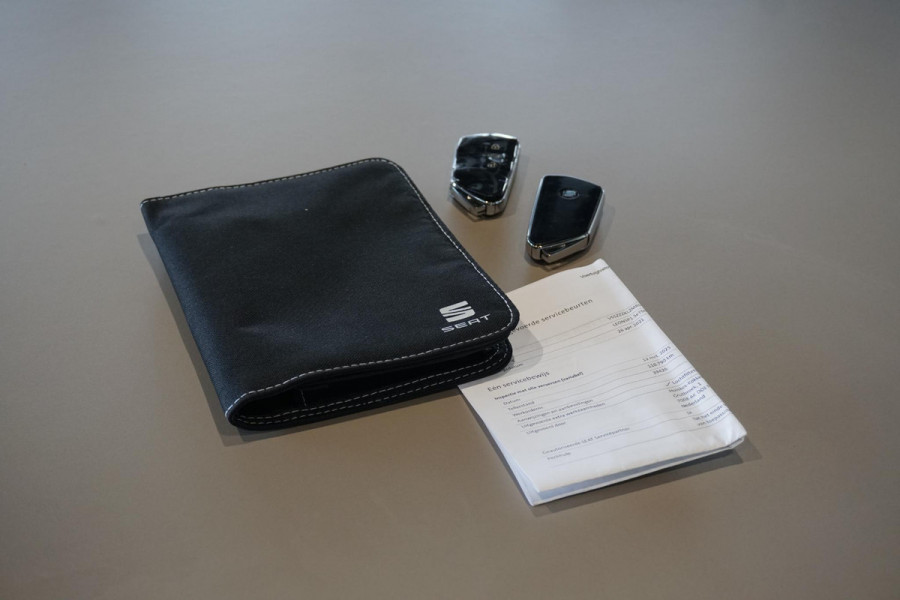 Seat Leon Sportstourer 1.5 eTSI FR Business Intense * DEALER ONDERHOUDEN * + CAMERA / KEYLESS / ELEK. TREKHAAK / STUURWIELVERWARMING