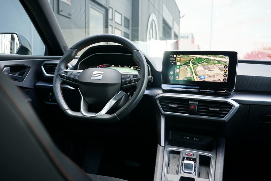 Seat Leon Sportstourer 1.5 eTSI FR Business Intense * DEALER ONDERHOUDEN * + CAMERA / KEYLESS / ELEK. TREKHAAK / STUURWIELVERWARMING