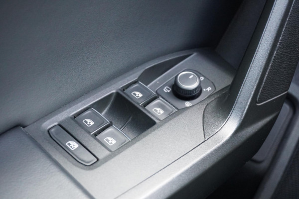 Seat Leon Sportstourer 1.5 eTSI FR Business Intense * DEALER ONDERHOUDEN * + CAMERA / KEYLESS / ELEK. TREKHAAK / STUURWIELVERWARMING