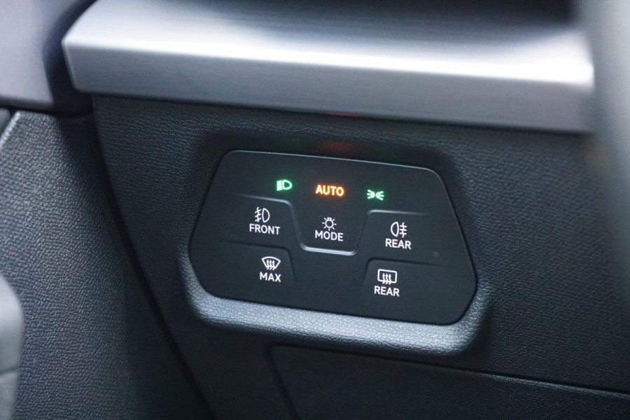 Seat Leon Sportstourer 1.5 eTSI FR Business Intense * DEALER ONDERHOUDEN * + CAMERA / KEYLESS / ELEK. TREKHAAK / STUURWIELVERWARMING