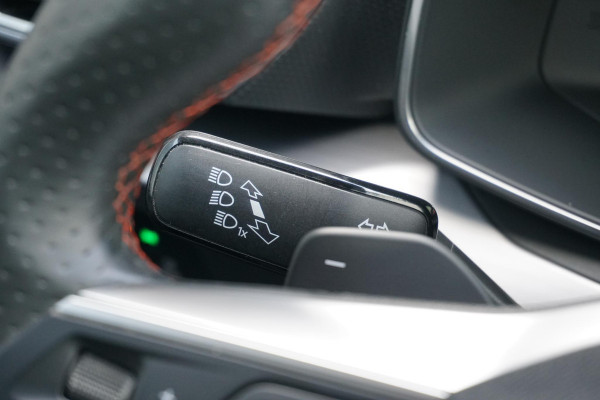 Seat Leon Sportstourer 1.5 eTSI FR Business Intense * DEALER ONDERHOUDEN * + CAMERA / KEYLESS / ELEK. TREKHAAK / STUURWIELVERWARMING