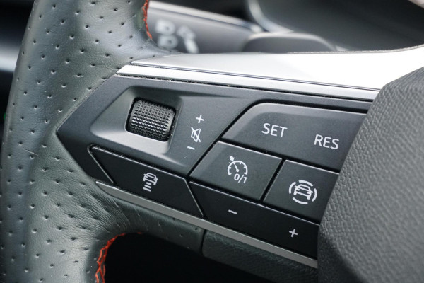 Seat Leon Sportstourer 1.5 eTSI FR Business Intense * DEALER ONDERHOUDEN * + CAMERA / KEYLESS / ELEK. TREKHAAK / STUURWIELVERWARMING
