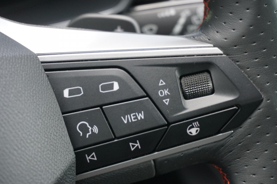Seat Leon Sportstourer 1.5 eTSI FR Business Intense * DEALER ONDERHOUDEN * + CAMERA / KEYLESS / ELEK. TREKHAAK / STUURWIELVERWARMING