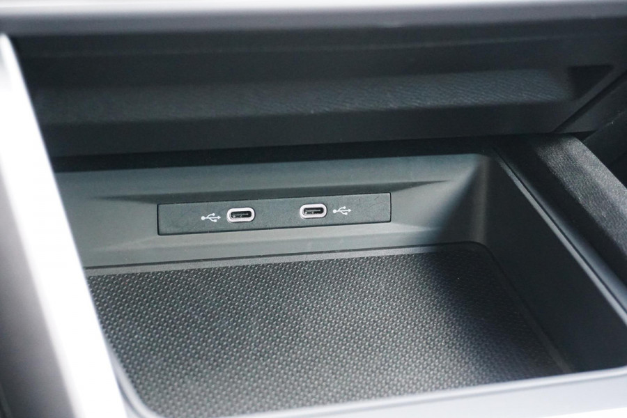 Seat Leon Sportstourer 1.5 eTSI FR Business Intense * DEALER ONDERHOUDEN * + CAMERA / KEYLESS / ELEK. TREKHAAK / STUURWIELVERWARMING