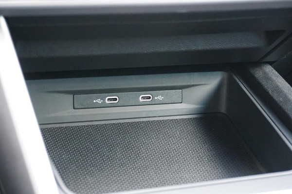 Seat Leon Sportstourer 1.5 eTSI FR Business Intense * DEALER ONDERHOUDEN * + CAMERA / KEYLESS / ELEK. TREKHAAK / STUURWIELVERWARMING