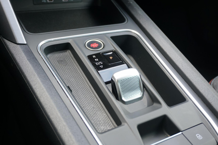Seat Leon Sportstourer 1.5 eTSI FR Business Intense * DEALER ONDERHOUDEN * + CAMERA / KEYLESS / ELEK. TREKHAAK / STUURWIELVERWARMING