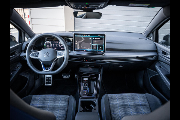 Volkswagen Golf 8.5 1.5 eHybrid GTE - Nieuw! l Pano l HUD l 360cam l Trekhaak