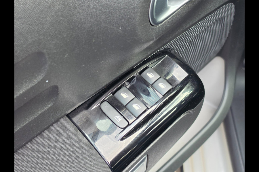 Citroën C3 1.2 PureTech Shine Carplay, LED, Cruise