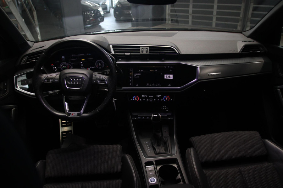 Audi Q3 35 TFSI 3x S-line VIRTUAL-CAMERA-TREKHAAK-LED-20''