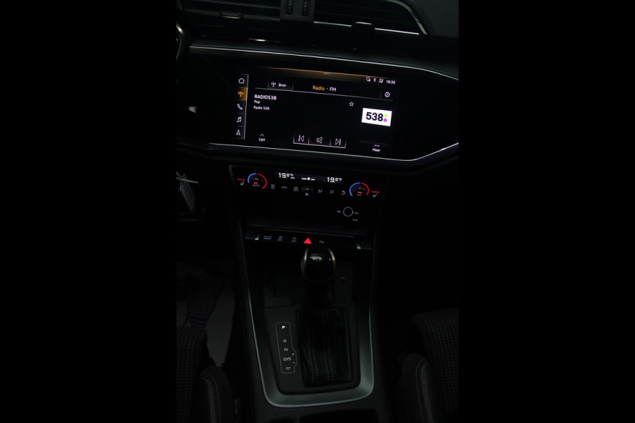 Audi Q3 35 TFSI 3x S-line VIRTUAL-CAMERA-TREKHAAK-LED-20''