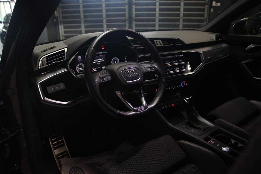 Audi Q3 35 TFSI 3x S-line VIRTUAL-CAMERA-TREKHAAK-LED-20''