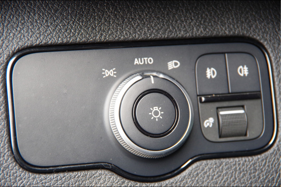 Mercedes-Benz Sprinter 319 3.0 CDI V6 L2H1 AUT. LED, 360 CAMERA, ADAPT. CRUISE, MBUX 10'', LEDER, NAVI, CLIMA, VOORRUIT VERWARMING, STOELVERWARMING